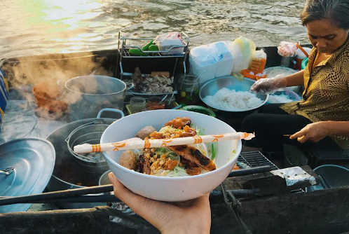 Đón Bình Minh Trên Chợ Nổi